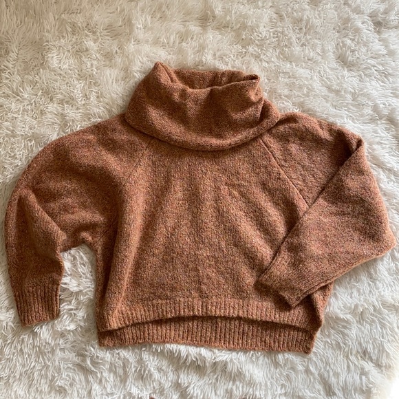 Sincerly Jules Sweaters - Sincerely Jules wide turtle neck cozy sweater M